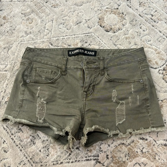 EXPRESS | ARMY GREEN DISTRESSED DENIM SHORTS SIZE 0 - Picture 1 of 4